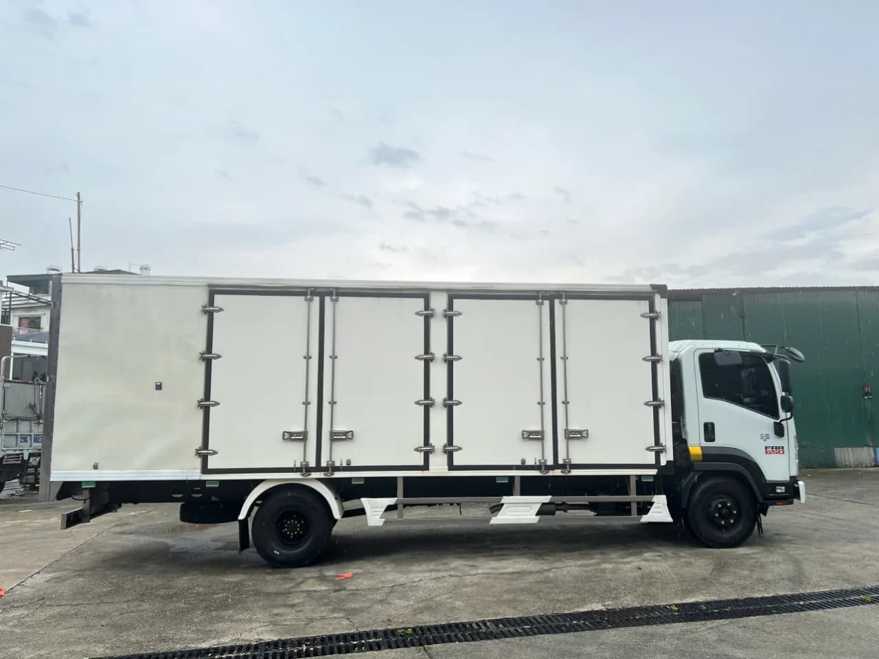 Isuzu FRR 650 thùng kín đời 2024 - ảnh 6