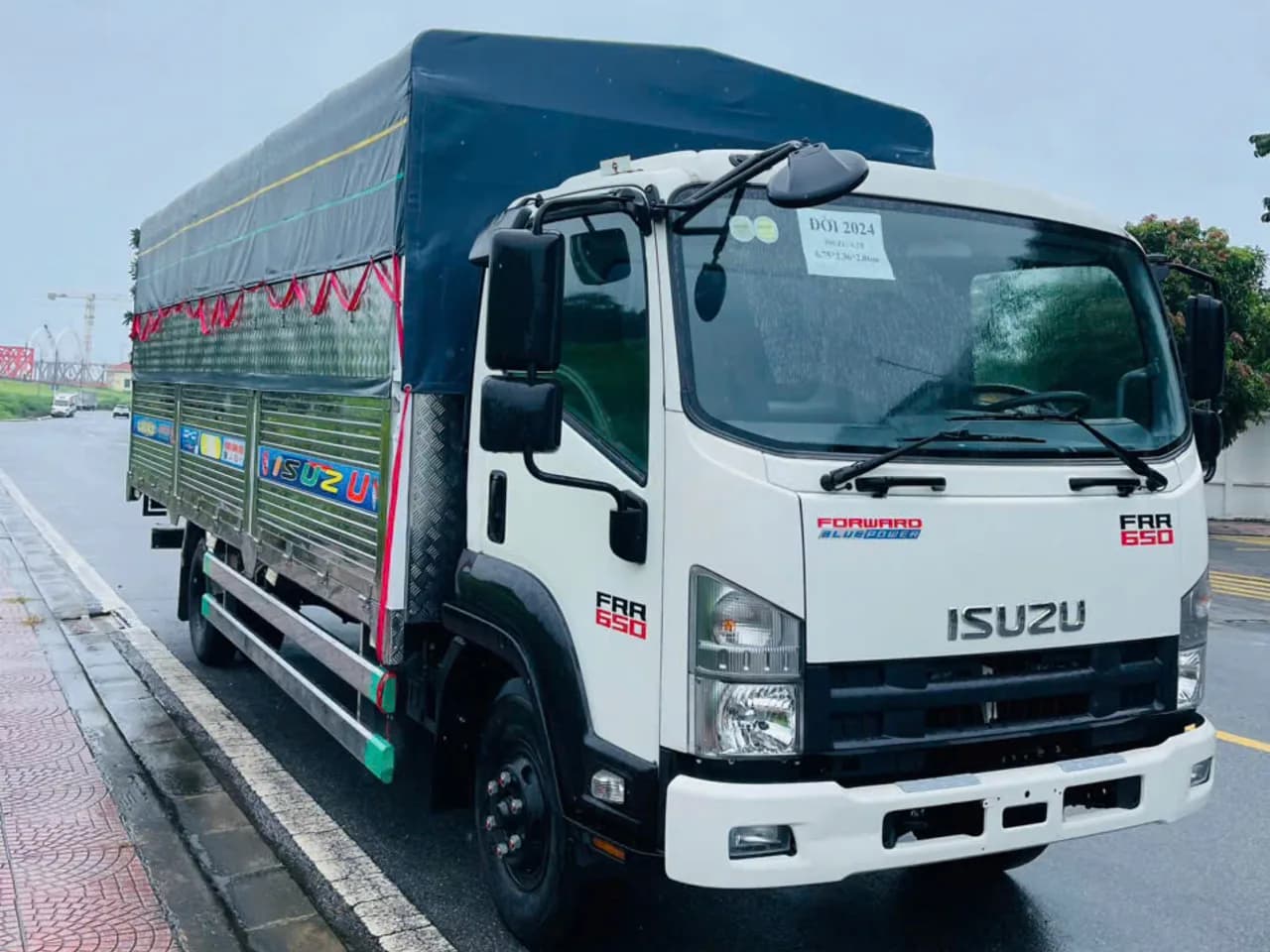 Isuzu FRR 650 mui bạt đời 2024 - ảnh 1