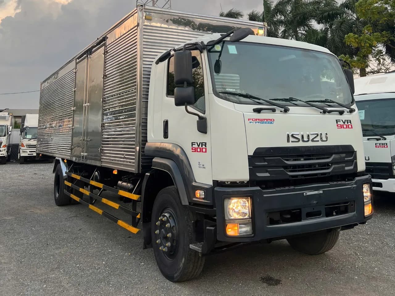 Isuzu FVR34 Thùng kín