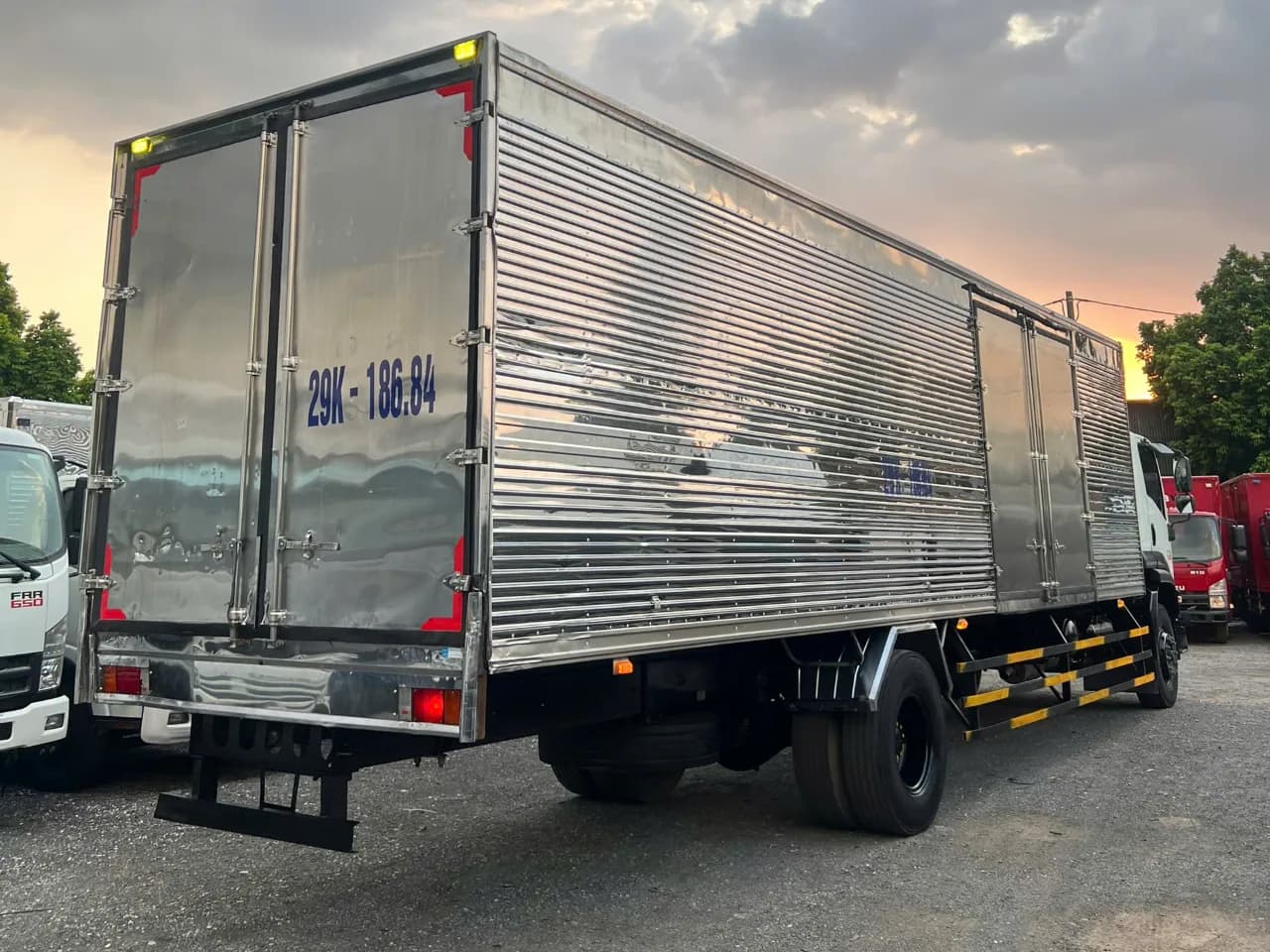 Isuzu FVR 900 thùng kín đời 2022 - ảnh 5