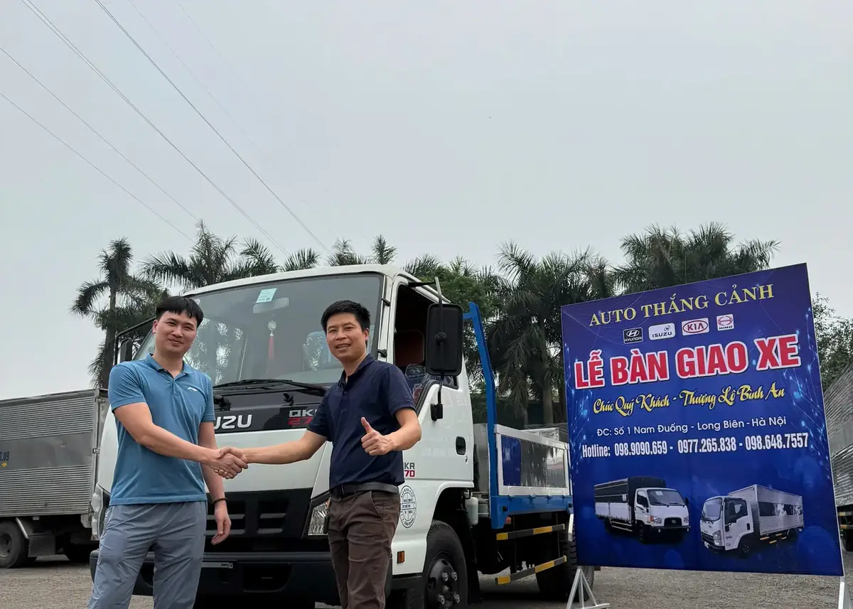 Bàn giao xe tại Thắng Cảnh Auto