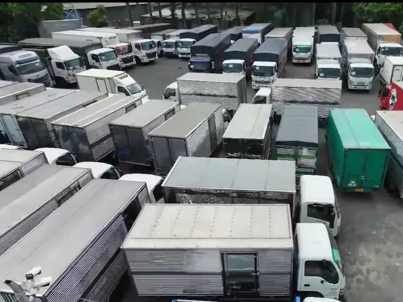 Nên chọn thùng kín, thùng bạt hay thùng bảo ôn?